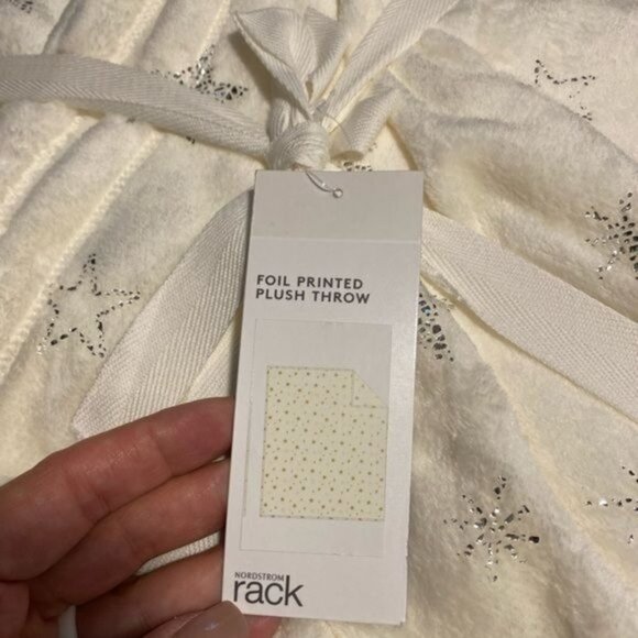 Nordstrom Rack Foil Print Stars Plush Throw Holiday Blanket NWT - 50"x60" - Picture 6 of 8